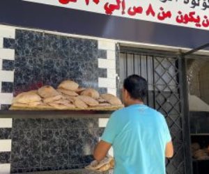  صاحب مخبز بالإسكندرية يخصص ساعتين يوميا لصرف حصة الخبز على أهالى منطقة الضاهرية