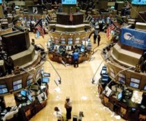 الأسهم الأمريكية توسع خسائرها والمؤشرات الثلاثة الرئيسية تهبط أكثر من 2%