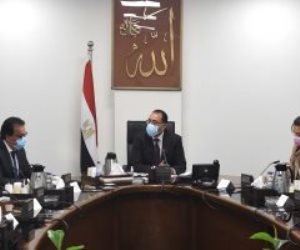 رئيس الوزراء يتابع تنفيذ المشروع القومى لتنمية الأسرة المصرية