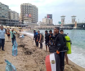 وزارة البيئة تشارك فى اليوم العالمى لتنظيف الشواطئ بحملة لتنظيف قاع البحر بشاطئ ستانلى بالإسكندرية