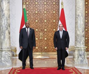 الرئيس السيسى يودع رئيس مجلس السيادة الانتقالى السوداني