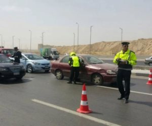انفجار إطار سيارة بطريق الاسكندرية الصحراوي.. والمرور يدفع بخدمات لسحب الكثافات المرورية