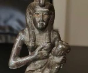السفارة المصرية في سويسرا تسترد تمثال أثري يعود للحضارة المصرية القديمة