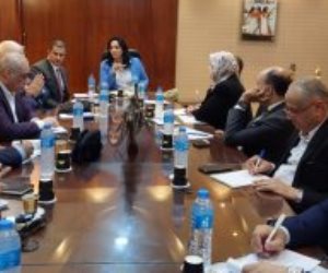 نائب وزير السياحة والآثار تتابع آخر المستجدات الخاصة بموسم العمرة لهذا العام