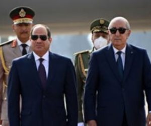 موفد القاهرة الإخبارية: الرئيس السيسي يصل قاعة مؤتمرات القمة العربية بالجزائر