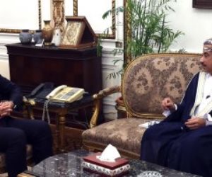 رئيس الوزراء وسفير عمان يبحثان التحضير للاحتفال بمرور 50 عاماً على العلاقات