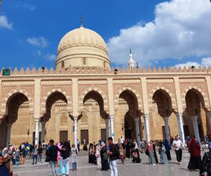 "أرضى الإله فأرضى عنه عباده.. السيد البدوى نعم الطاهر".. ملايين الزوار يحرصون على زيارة مسجده وضريحه بطنطا.. صور