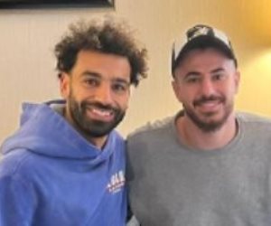 محمد صلاح يزور " الونش " في إنجلترا عقب إجراء جراحة الركبة .. صورة