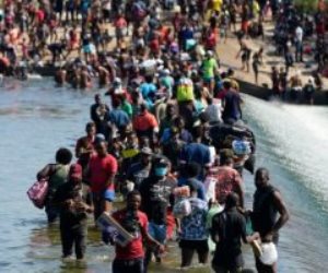 فرنسا توافق على استقبال سفينة المهاجرين العالقين فى البحر