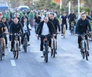 الرئيس السيسى يقود ماراثون دراجات فجرًا بشرم الشيخ لتفقد المنطقة الخضراء