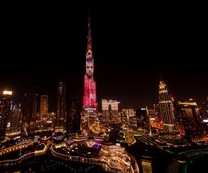 برج خليفة يتزين بصورة محمد صلاح والفائزين بجوائز جلوب سوكر 2022