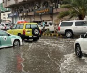 الإمارات تحذر مواطنيها فى جدة بسبب هطول الأمطار الغزيرة