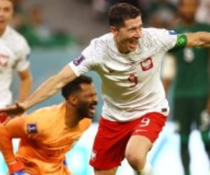 ليفاندوفسكي يقود بولندا للفوز على السعودية بثنائية فى كأس العالم 2022