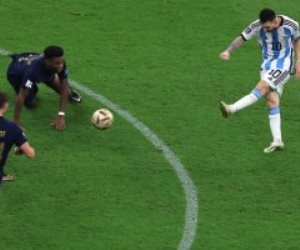ميسي يحرز ثالث أهداف الأرجنتين فى مرمى فرنسا بالدقيقة 109.. فيديو