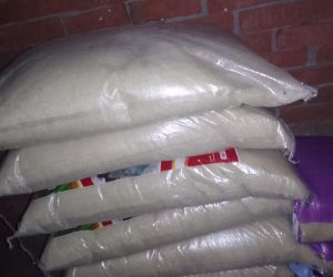 ضبط أصحاب مخازن يحتكرون 150 طن أرز أبيض وشعير في دمياط