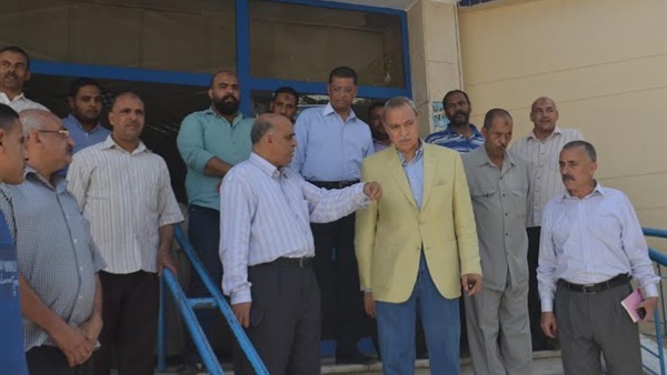محافظ قنا يجرى جولة تفقدية لعدد من المشروعات الخدمية 