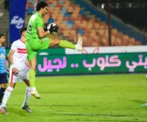 الزمالك يتقدم على بيراميدز بهدف في الشوط الأول وطرد علي جبر .. فيديو