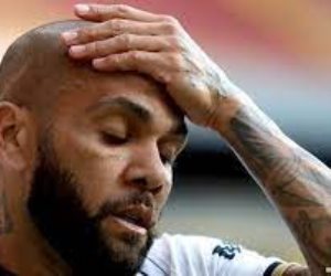 اللاعب البرازيلي داني ألفيس ...من الاتهام بالاعتداء الجنسي للقبض عليه لفسخ التعاقد معه