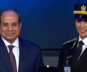 الرئيس السيسى يمنح عدداً من رجال الشرطة أنواط الامتياز فى عيدهم الـ71