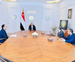 الرئيس السيسي يجتمع مع الدكتور مصطفى مدبولى ووزير الكهرباء