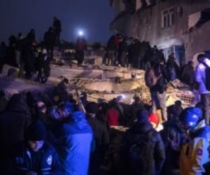 هيئة الطوارئ التركية تطالب المواطنين بالابتعاد عن السواحل بعد الزلزال
