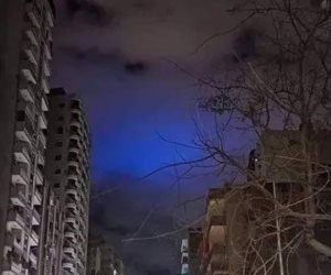 بعد تداول صور لضوء ازرق في سماء الإسكندرية.. البحوث الفلكية لاعلاقة له بالزلزال