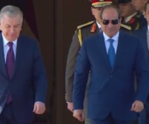 مراسم استقبال رسمية لرئيس أوزبكستان فور وصوله قصر الاتحادية