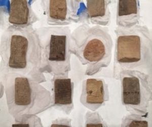 العثور على قطع أثرية من العصر اليوناني أثناء الحفر بمشروع الصرف الصحى بقنا