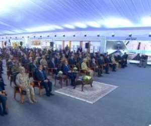 الرئيس السيسي يشهد اصطفاف المعدات المشاركة في تنمية سيناء (بث مباشر)