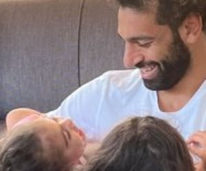 بعد وصوله للهدف الـ 300 فى مسيرته.. محمد صلاح في وصلة هزار مع بناته