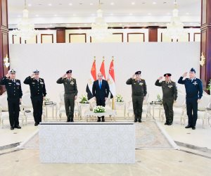 الرئيس السيسى يجتمع بقادة القوات المسلحة.. ويؤكد: عازمون على استكمال مسيرة العطاء والتضحية