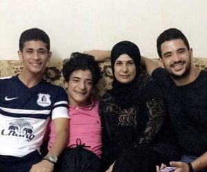 الأم المثالية بشمال سيناء "الحاجة ابتسام".. وهبت حياتها لرعاية وتعليم 3 أبناء جامعيين وآخر من ذوي الهمم.. (صور)