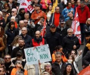 اشتباكات فى باريس عقب تمرير الحكومة مشروع إصلاح نظام التقاعد دون تصويت.. فيديو