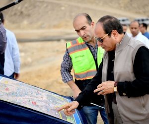 الرئيس السيسي يجري جولة تفقدية للأعمال الإنشائية بالقاهرة الكبرى (صور)