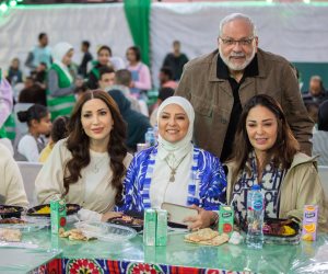 بنك الطعام المصري يستقبل عدد من المشاهير لمشاركة المستحقين تناول الإفطار داخل مائدة الرحمن 