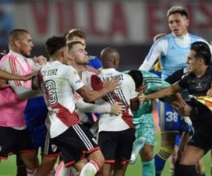 كلاسيكو الأرجنتين .. اشتباكات و7 بطاقات حمراء فى مباراة بوكا جونيورز ضد ريفر بليت