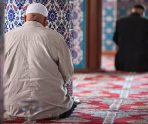الحكومة تكشف حقيقة تحذير وزارة الأوقاف من إقامة صلاة التهجد بالمساجد خلال رمضان
