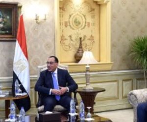 رئيس الوزراء يستقبل نظيره الفلسطينى والوفد المرافق له بمطار القاهرة