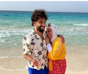 شقيقة محمد صلاح تنشر صوراً برفقته وتعلق: نعم هو بجانبى