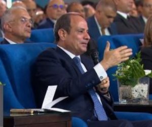 الرئيس السيسي: "الدولة مش هاتطلع لقدام إلا بتحطيم الفجوة الخاصة بالدولار"