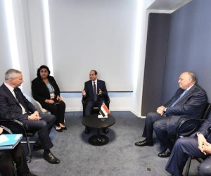 الرئيس السيسي يلتقي وزير الاقتصاد والمالية الفرنسي في باريس
