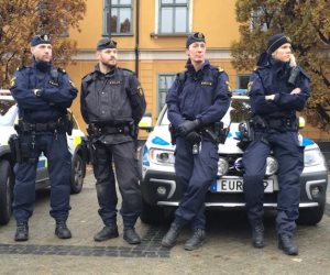  شرطة السويد تمنح إذنا لمظاهرة يخطط منظموها حرق المصحف أمام مسجد