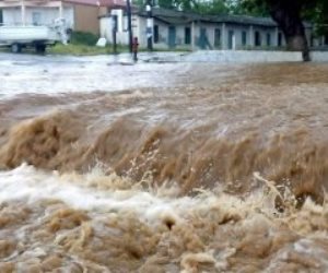 مصرع 4 أشخاص وفقدان 10 آخرين جراء فيضانات مفاجئة ضربت شرق بنسلفانيا