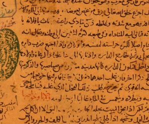 الأزهر يعرض مخطوطات تاريخية يتجاوز عمرها مئات السنين لجمهور معرض كتاب الإسكندرية