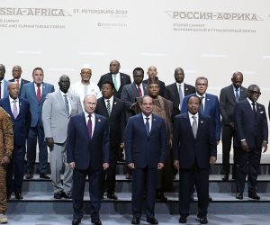 الرئيس السيسي وبوتين يتوسطان صورة للقادة المشاركين فى القمة الأفريقية الروسية