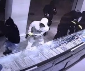 3 أشخاص وراء الجريمة.. سرقة مجوهرات بـ15 مليون يورو من محل بوسط باريس