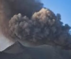 الرماد يثير قلق المواطنين.. بركان أوبيناس ببيرو يسجل أقوى انفجاراته.. فيديو
