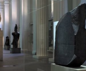 متحف بريطانيا يدرس إعادة حجر رشيد.. الإندبندنت تكشف تفاصيل جديدة