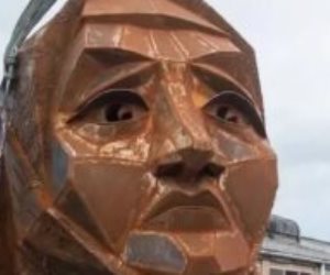 الأول فى العالم.. تمثال ضخم فى بريطانيا تكريما للنساء المحجبات 