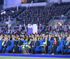 الرئيس السيسى يكرم عددًا من أوائل الخريجين خلال فعاليات تفوق جامعات مصر